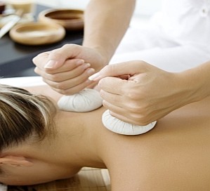 Pinda Sveda - Kräuterstempel Massage